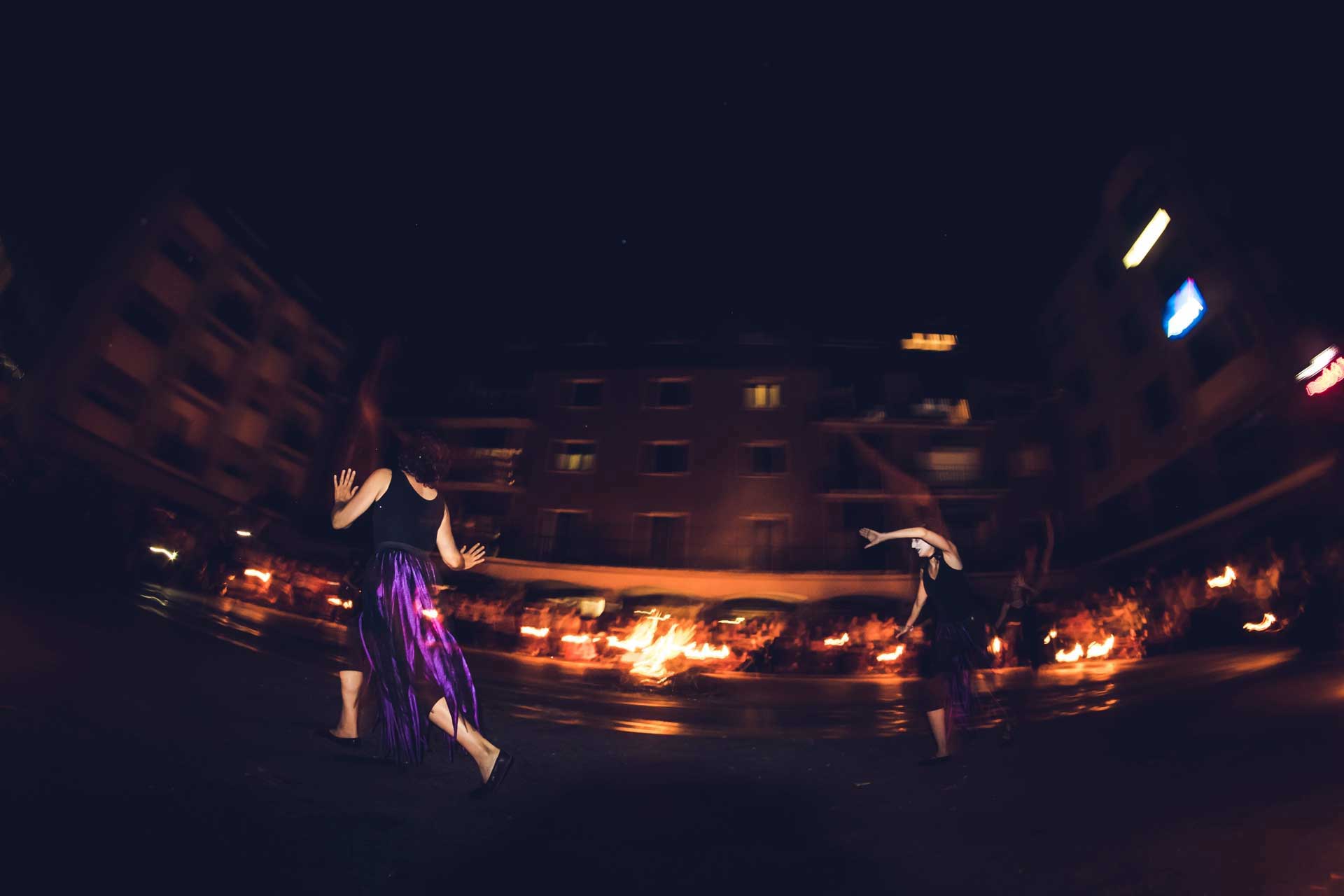 Esbart dansaire durant la celebració de les Falles a Andorra la Vella